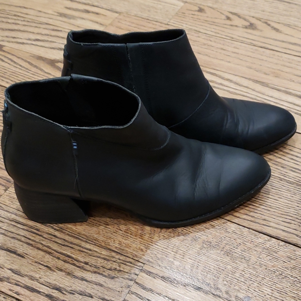 Toms Leilani leather booties